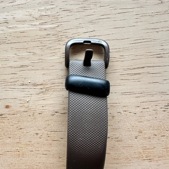 Garmin Vivomove Sport Hybrid Smartwatch in Cocoa - Picture 11 of 15